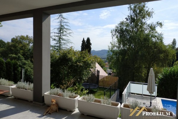  Villa with pool, Samobor, surface of 276m2, surrounded by unspoiled nature