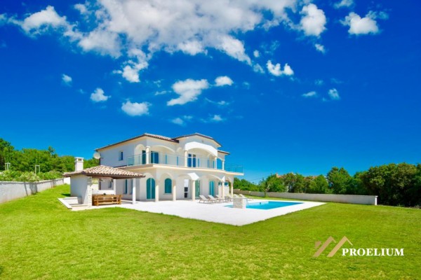  Luxusvilla mit Pool, 350m2, Rabac