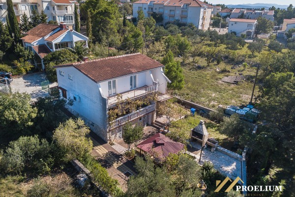  Počitniška hiša, 252,00 m2 Starigrad, 50m od morja.