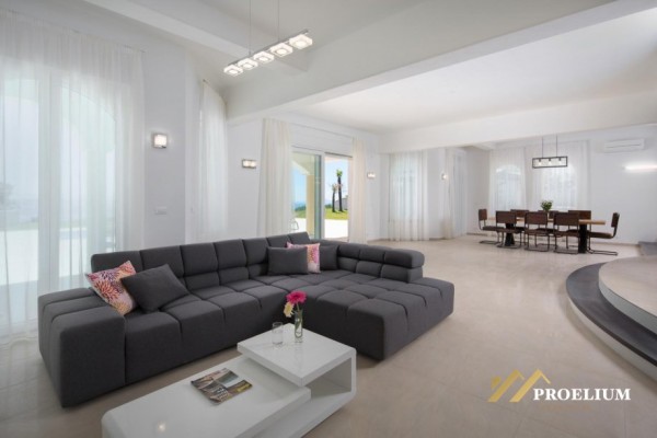  Luxusní vila s bazénem, ​​350m2, Rabac