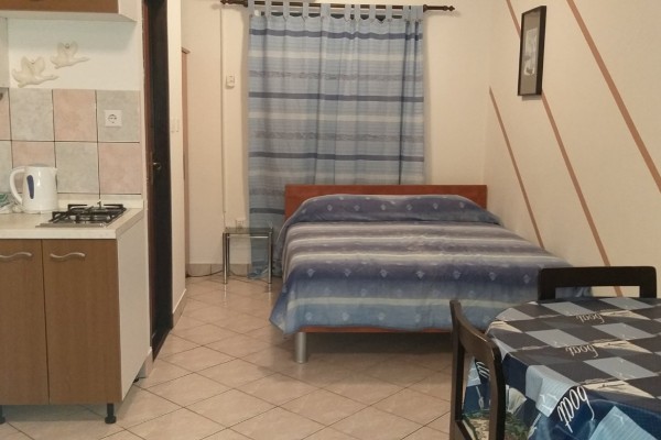 Studio apartman na top lokaciji sa pogledom na more u Starigradu, površine 30 m2, PRILIKA!