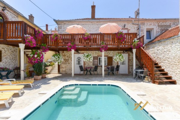  Stone house with pool, 250.00m2, Zadar