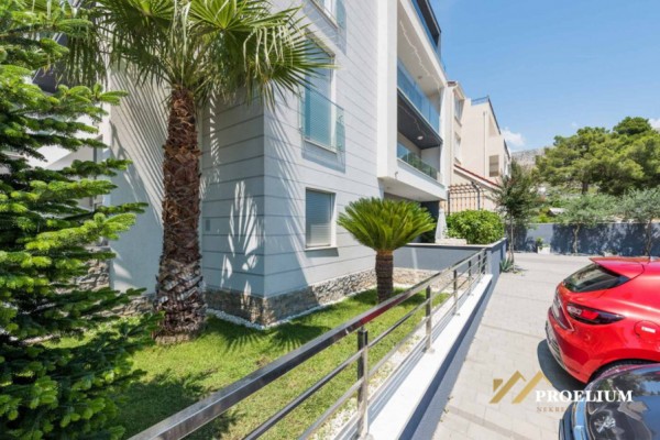 Luksuzen penthouse z apartmaji, Split, 600m2. 500m do morja
