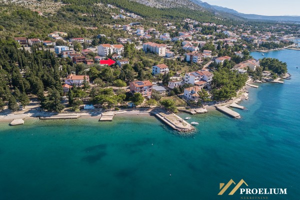  Holiday home, 252.00 m2 Starigrad, 50m from the sea.