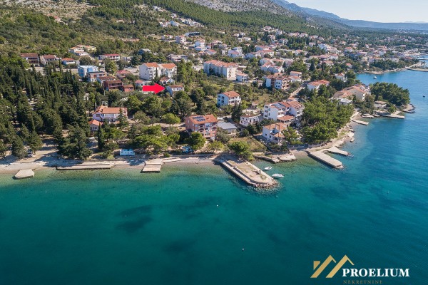  Počitniška hiša, 252,00 m2 Starigrad, 50m od morja.