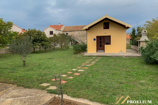 Stone house with garden, Nin, 1500 m2, 300 m from the sea