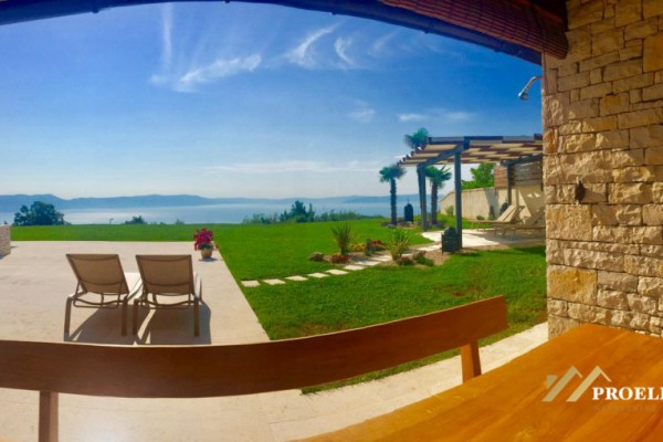 Luksuzna vila sa bazenom, 350m2, Rabac