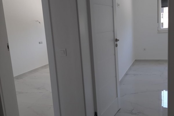 Exkluzív apartman, Petrčane, 98,83 m2 új épület, medence