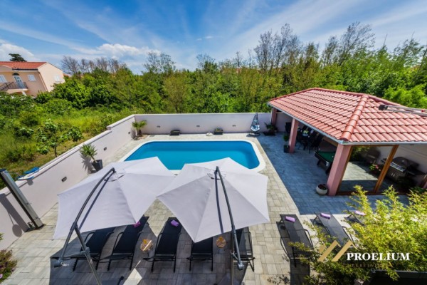  House with pool, house, 250.00m2