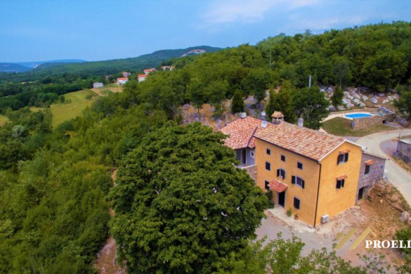  Esclusiva casa in pietra con piscina, 380 m2, ronzio