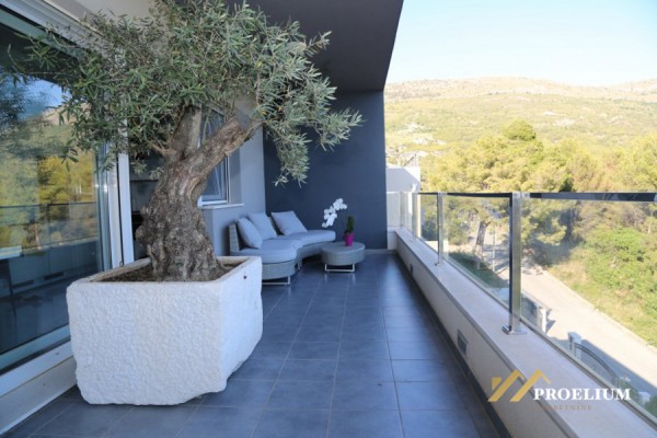 Luxus-Penthouse mit Wohnungen, Split, 600m2. 500m zum meer!