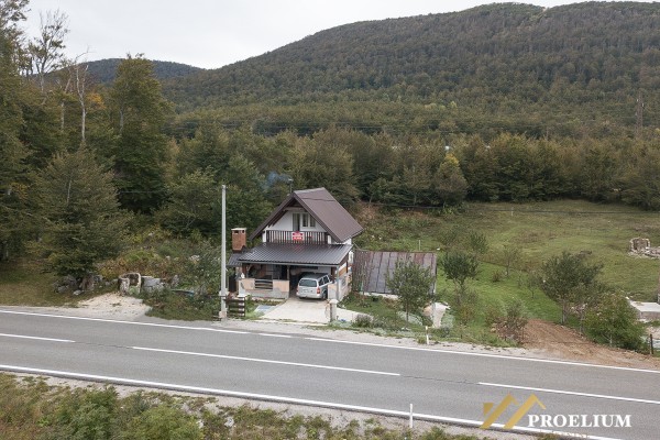  Počitniška hiša Baška Oštarije, 70 m2, zazidljivo zemljišče 2284 m2