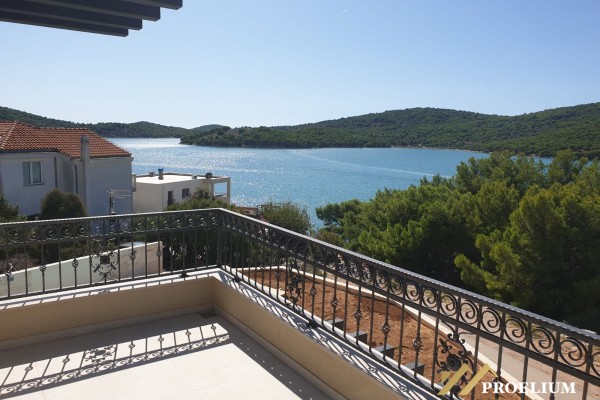  Villa in Tisno of 240 m2 with a garden of 547 m2 and sea view