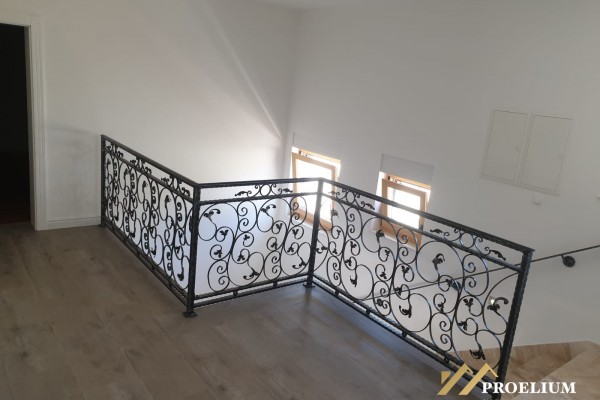  Vila v Tisnem 240 m2 z vrtom 547 m2 in pogledom na morje