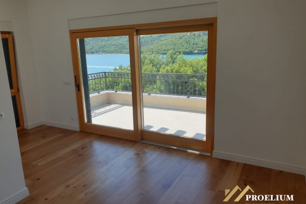 Vila sa bazenom, Tisno, 240 m2 s okućnicom od 547 m2, pogled na more