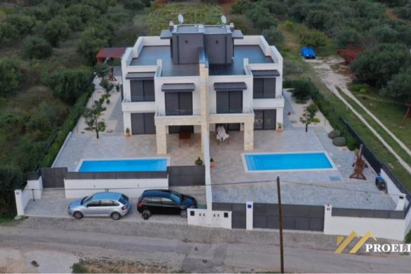  Villa bifamiliare di lusso a Sukosan di 322 m2, a 100 m dal mare