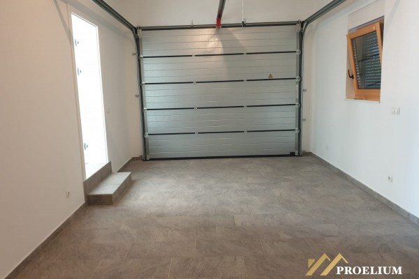  Vila v Tisnem 240 m2 z vrtom 547 m2 in pogledom na morje