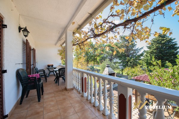  Holiday home, 252.00 m2 Starigrad, 50m from the sea.