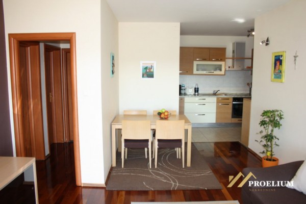  Stanovanje v Zadru, Jazine, apartma 83,70 m2 + 2 parkirni mesti v garaži