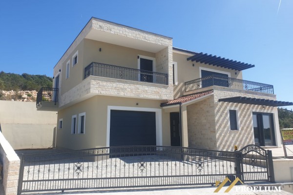  Villa in Tisno of 240 m2 with a garden of 547 m2 and sea view