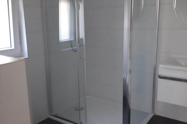 Exkluzív apartman, Petrčane, 98,83 m2 új épület, medence