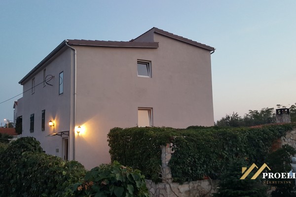 Casa a Gornji Selo su Solta, casa 317 m2, giardino 712 m2