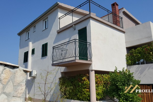  House in Gornji Selo on Solta, house 317 m2, garden 712 m2