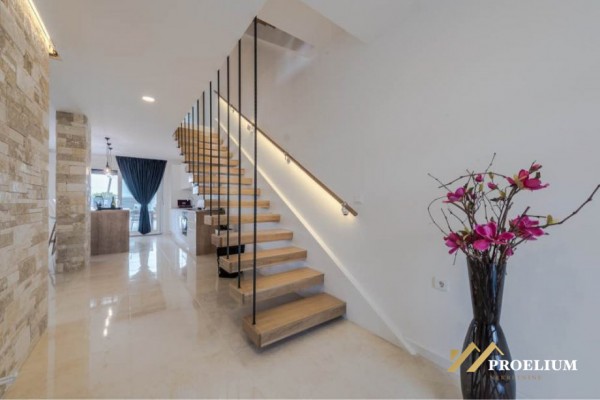  Luxury semi-detached villa in Sukosan of 322 m2, 100 m from the sea