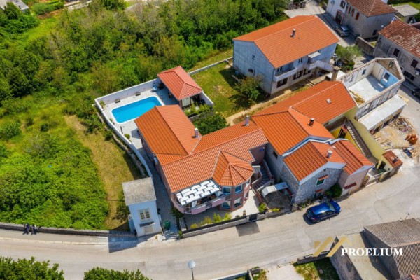  Casa con piscina, casa, 250.00m2