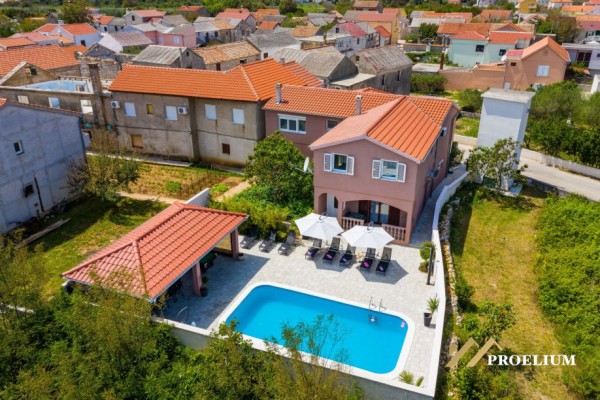  House with pool, house, 250.00m2